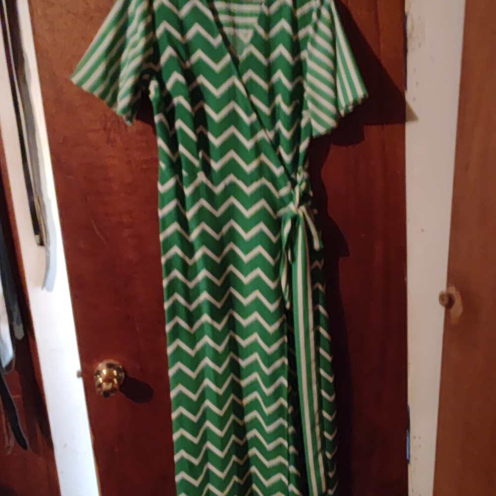 WHO, WHAT, WEAR, DRESS. SIZE MISSES SMALL .